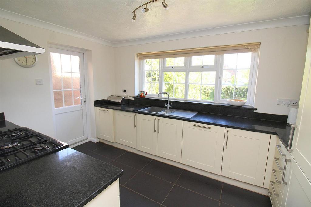 Kitchen.JPG