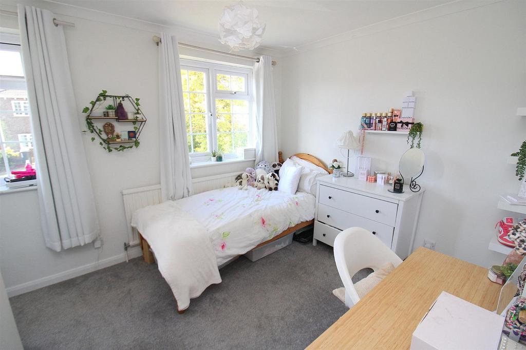 Bedroom-001.JPG