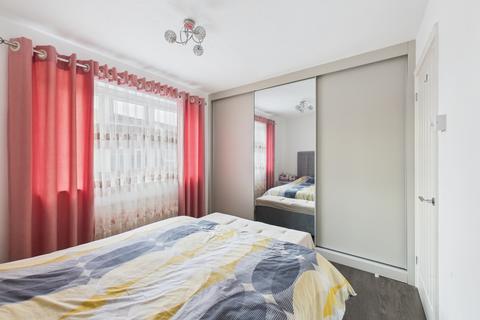 10 Aster Close, Northampton, NN3 3XG