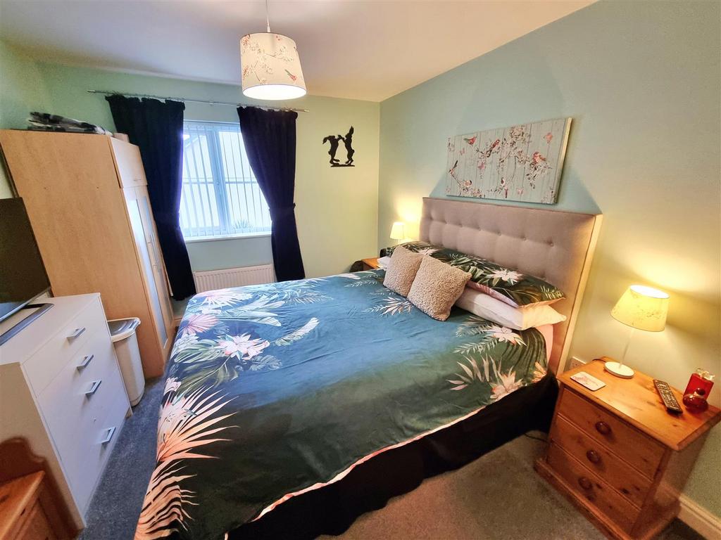 Bed 1.jpg