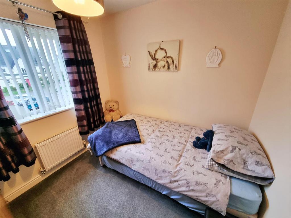 Bed 2.jpg