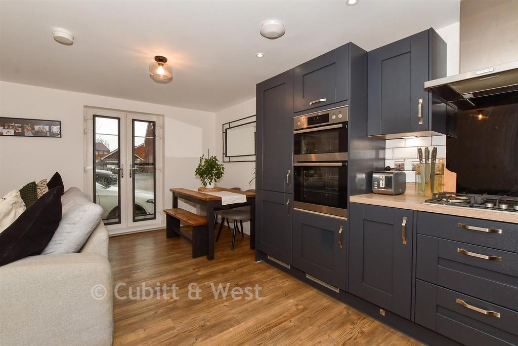 Lounge/Kitchen