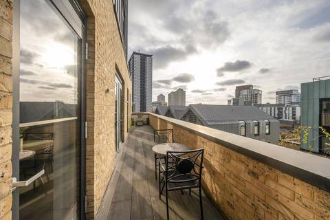 2 bedroom flat for sale, Drapers Yard, Wandsworth Town, London, SW18