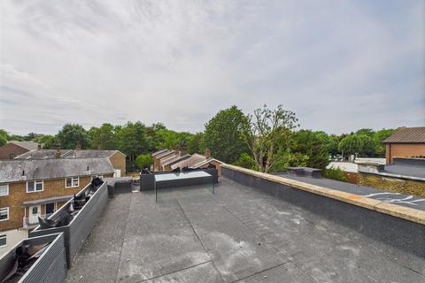 4 bedroom apartment to rent, Kilburn High Road, London, NW6