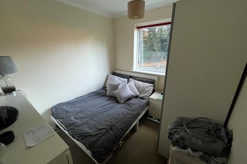 2 bedroom flat to rent, Southwood Court, Pine Grove, Weybridge, KT13