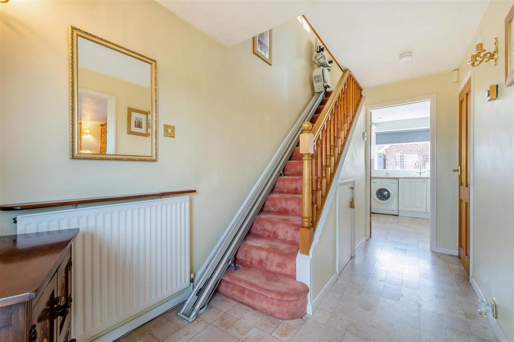 8669121-interior10.jpg