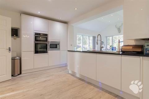 4 bedroom detached house for sale, Thistle Close, Basildon SS15