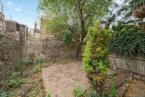 2 bedroom flat for sale, Bavent Road, London, SE5