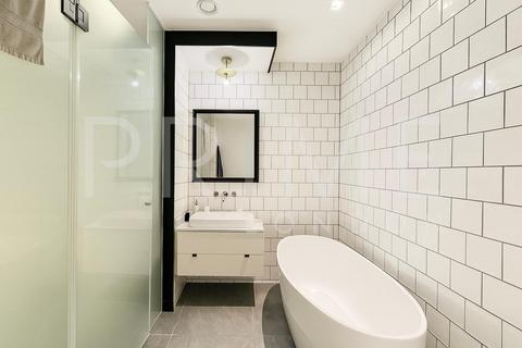 1 bedroom apartment for sale, Queen's Wharf, Hammersmith W6