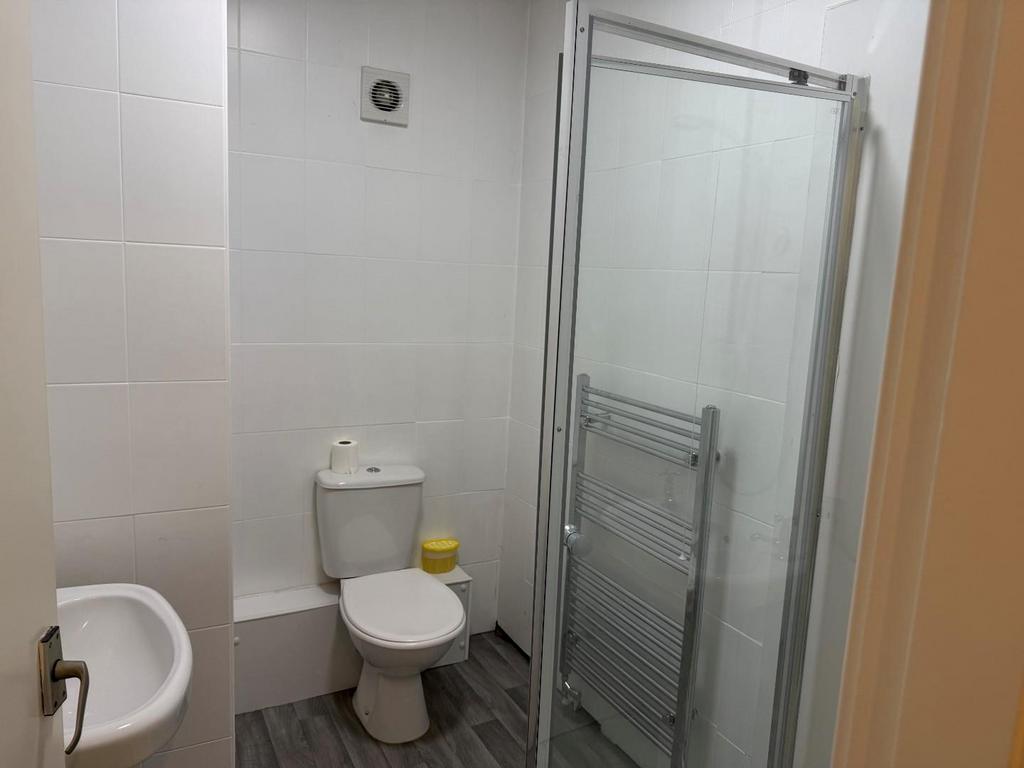 Shower Room.jpg