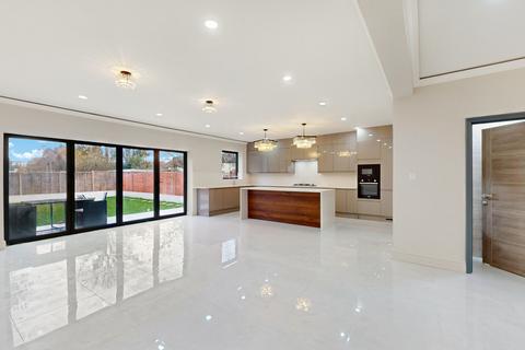 5 bedroom semi-detached house for sale, Harrow, Greater London HA2