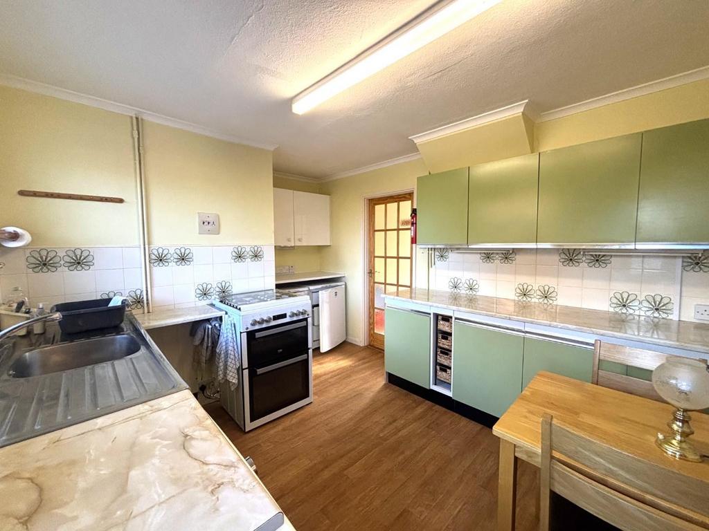 Kitchen 1.jpeg