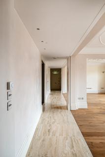 4 bedroom apartment to rent, Old Court House