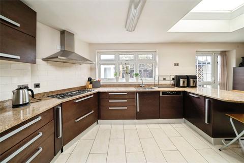 3 bedroom semi-detached house to rent, Wyndham Crescent, Whitton, Hounslow, TW4