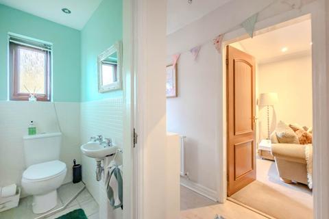 4 bedroom detached house for sale, Ibbetson Oval, Leeds