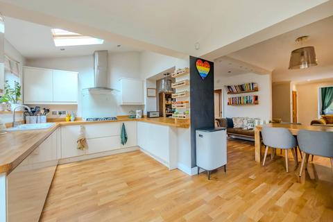 4 bedroom detached house for sale, Ibbetson Oval, Leeds