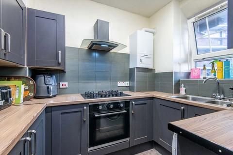 4 bedroom flat to rent, Pembury Road, London E5