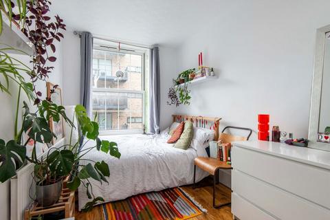 4 bedroom flat to rent, Pembury Road, London E5