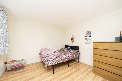 undefined, Peveret Close, London N11