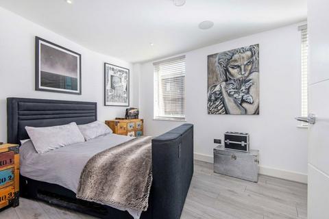 1 bedroom flat to rent, Wadeson Street, London E2