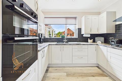 3 bedroom semi-detached house for sale, West Avenue, South Elmsall WF9