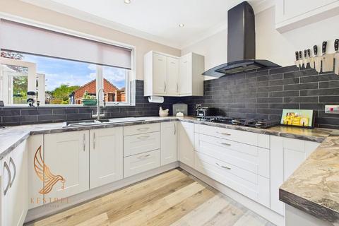3 bedroom semi-detached house for sale, West Avenue, South Elmsall WF9