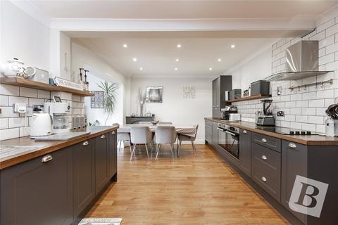 4 bedroom semi-detached house for sale, Doncaster Way, Upminster, RM14