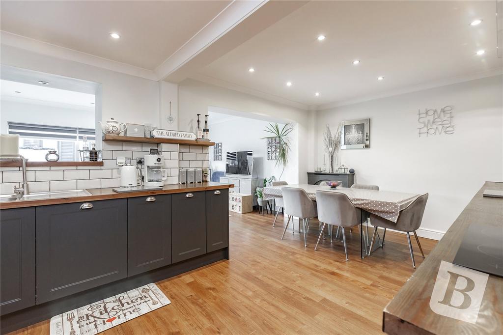 Kitchen/ Dining
