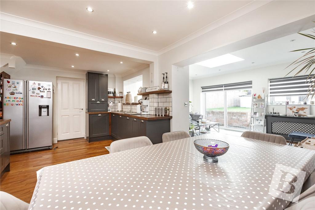 Kitchen/ Dining