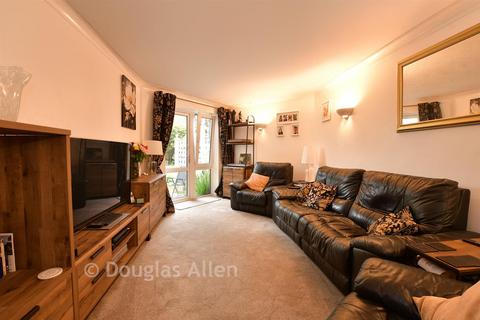 1 bedroom flat for sale, Grange Avenue, Woodford Green, Essex