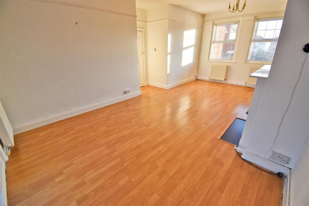 Lounge 3.jpg