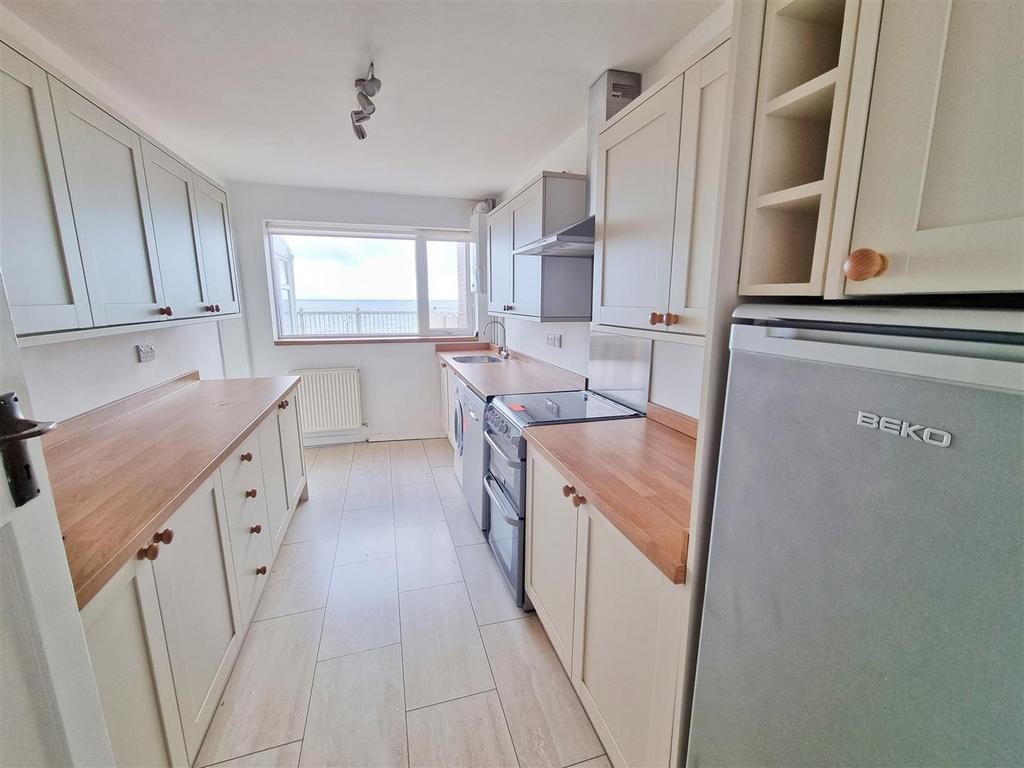 Kitchen 1.jpg