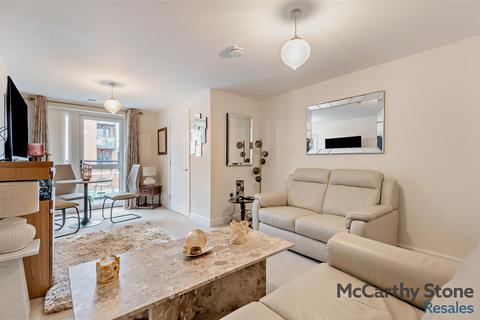 1 bedroom apartment for sale, Roslin Place, Station Road, Hook, RG27 9GU