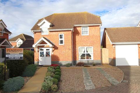 4 bedroom detached house for sale, Selsey Avenue, Clacton on Sea, CO15
