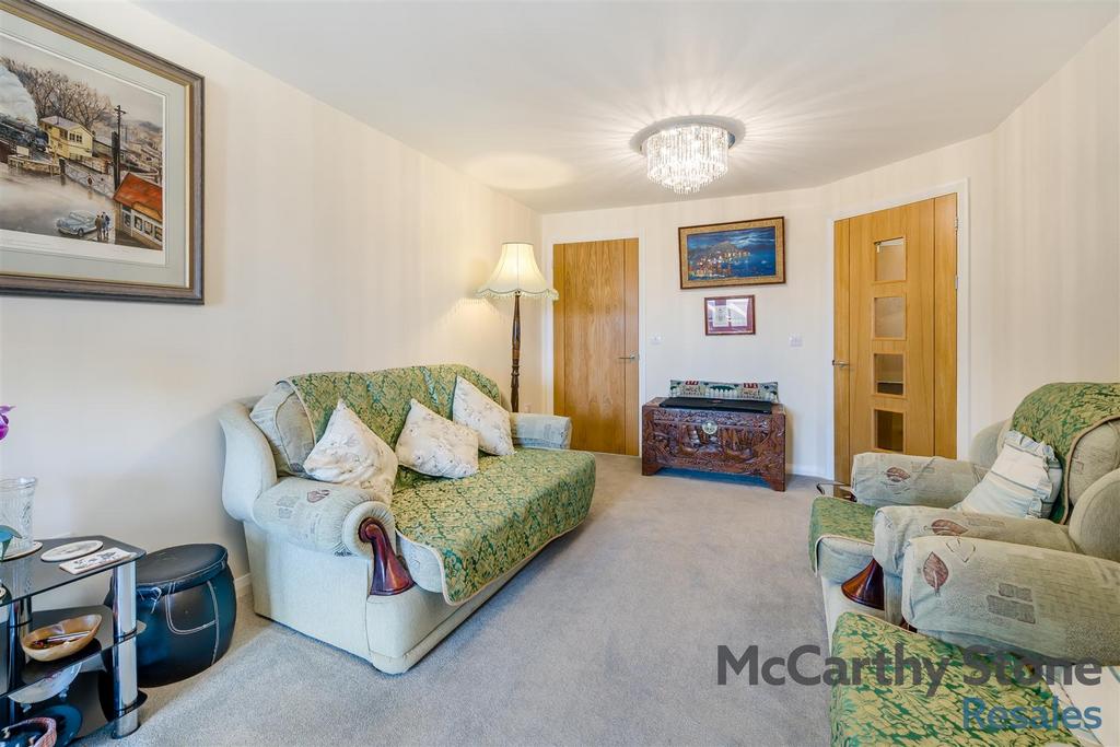 8669185-interior02.jpg