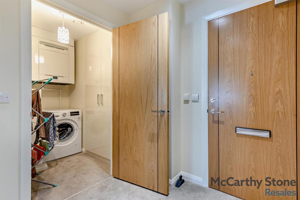 8668608-interior05-800.jpg