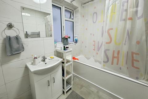 1 bedroom in a house share to rent, Fieldway Petts Wood BR5