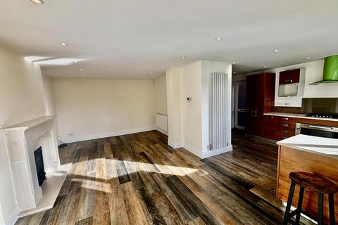 4 bedroom detached house to rent, Saint Andrews Drive, Nuneaton CV11