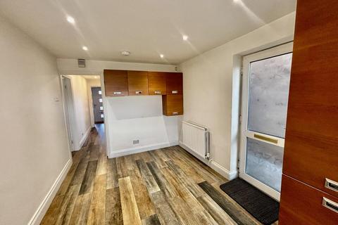4 bedroom detached house to rent, Saint Andrews Drive, Nuneaton CV11