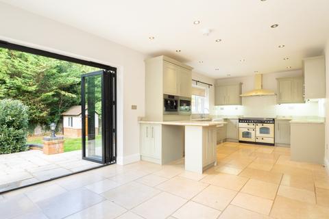 5 bedroom detached house to rent, Longdown Lane North, Epsom KT17