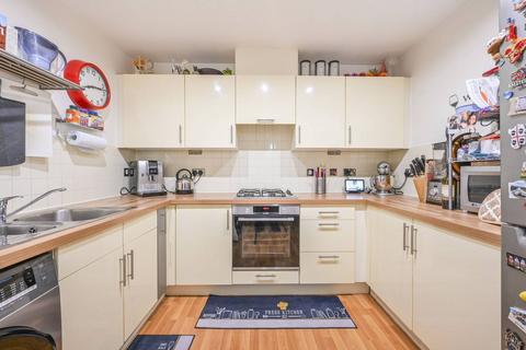 2 bedroom flat for sale, Explorers Court, Canary Wharf, London, E14
