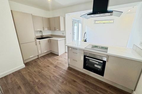 3 bedroom semi-detached house for sale, Parkwood Road, Shipley, BD18
