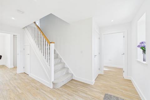 undefined, Garden Close, Sutton Benger SN15