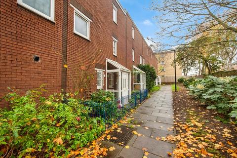 4 bedroom terraced house for sale, Lausanne Road, London SE15