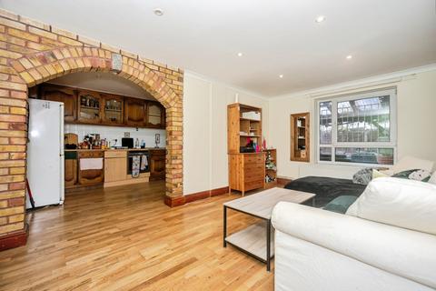 4 bedroom terraced house for sale, Lausanne Road, London SE15