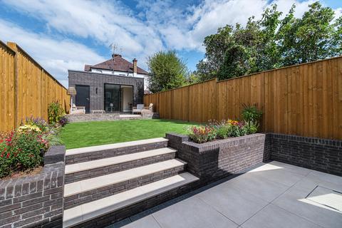 3 bedroom flat for sale, Okehampton Road, London, NW10