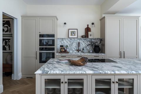 3 bedroom flat for sale, Okehampton Road, London, NW10