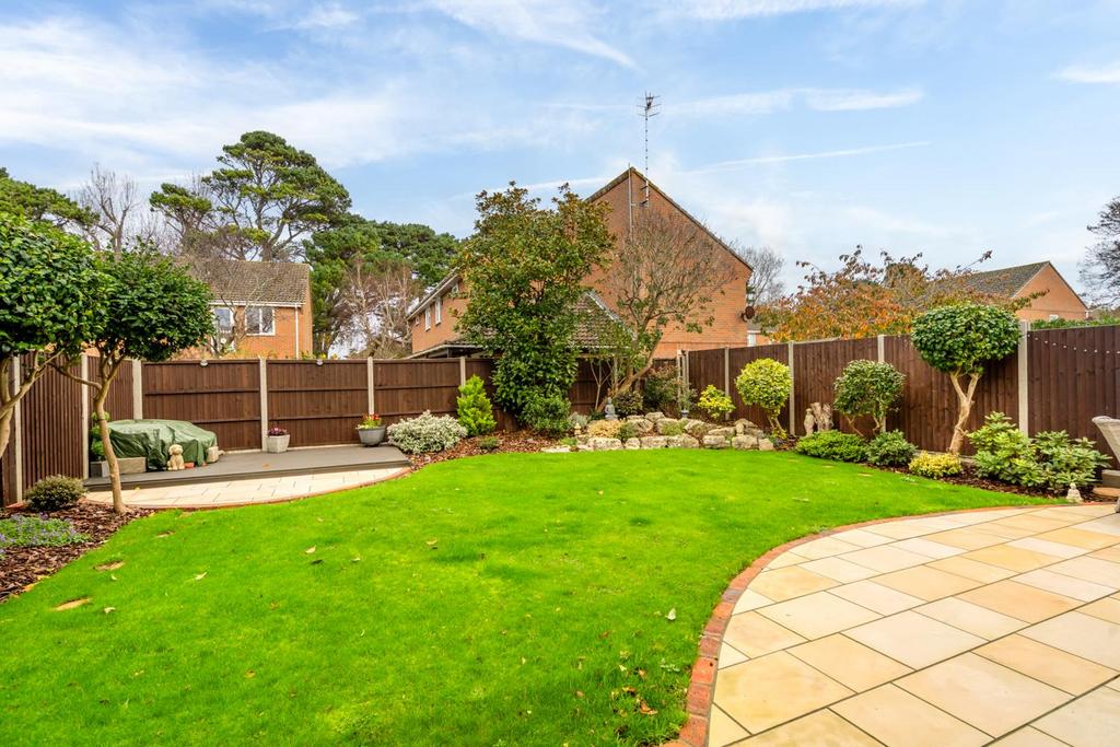 Rear Garden (2).jpg