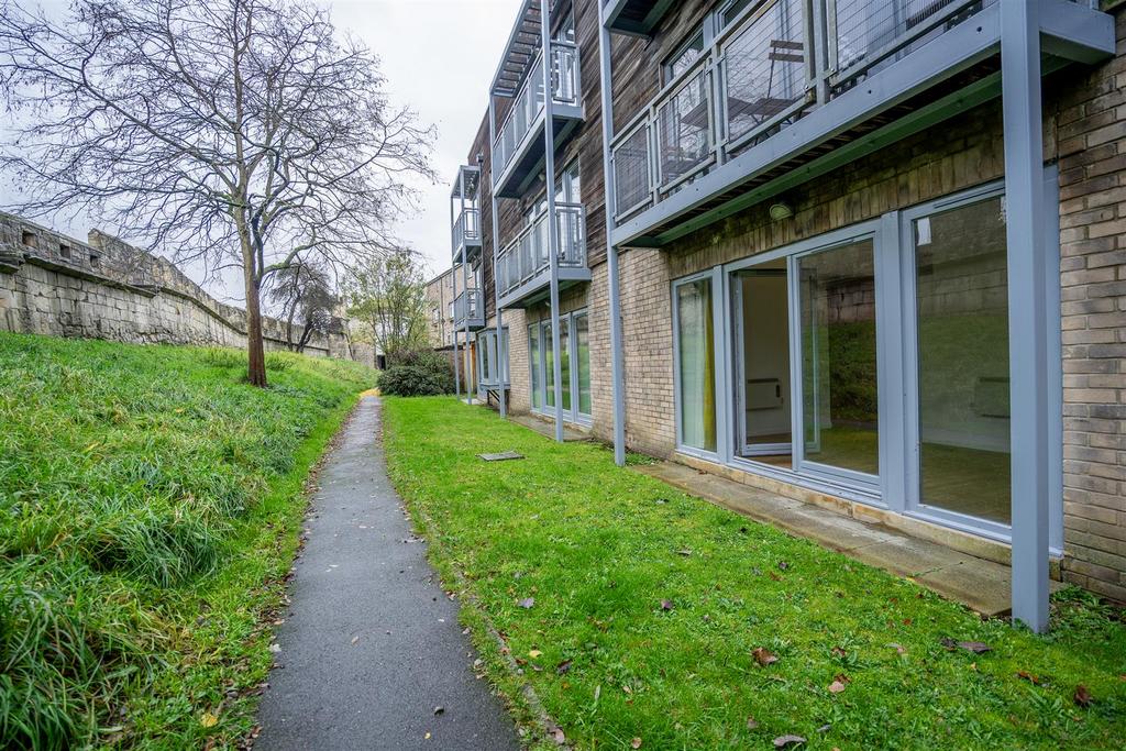 4 MC-7.jpg