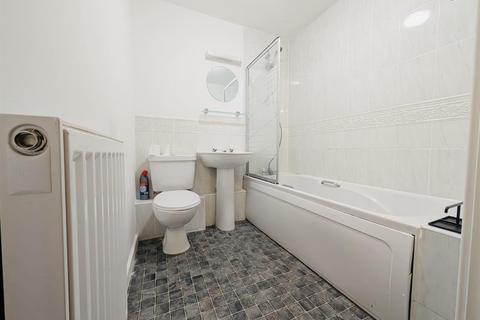 2 bedroom flat to rent, Heath End Road, Nuneaton